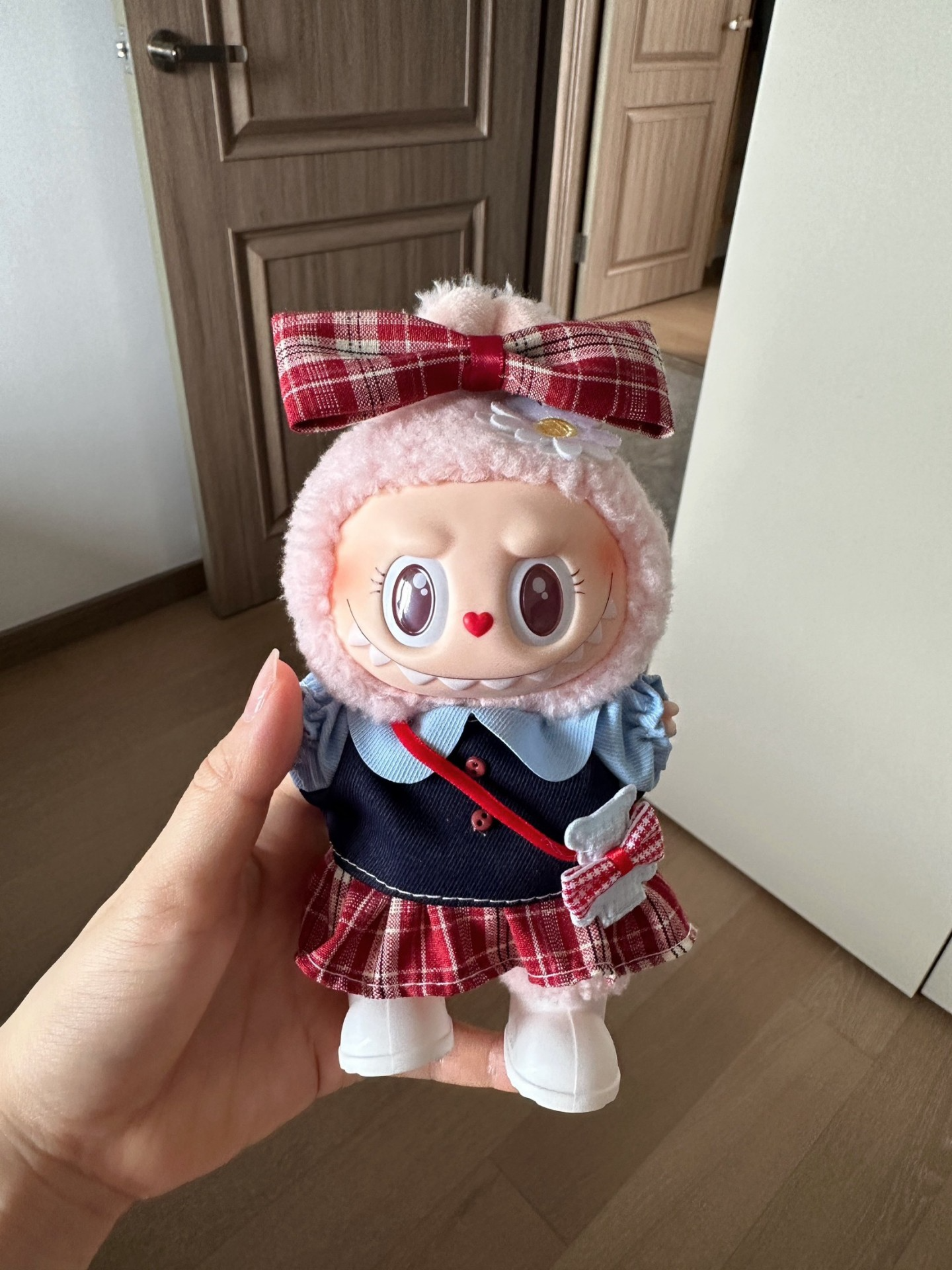 Charming British College Labubu Doll Outfit – 4-Piece Set with Bow, Top, Skirt & Bear Bag - Image 1