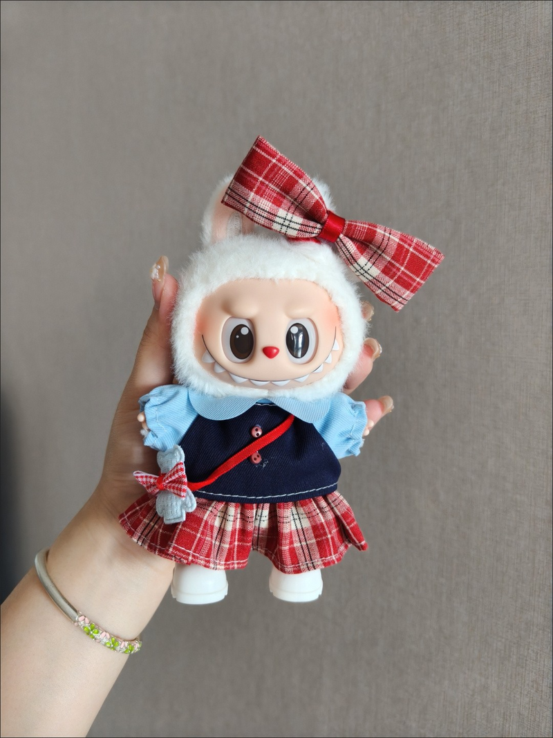 Charming British College Labubu Doll Outfit – 4-Piece Set with Bow, Top, Skirt & Bear Bag - Image 3