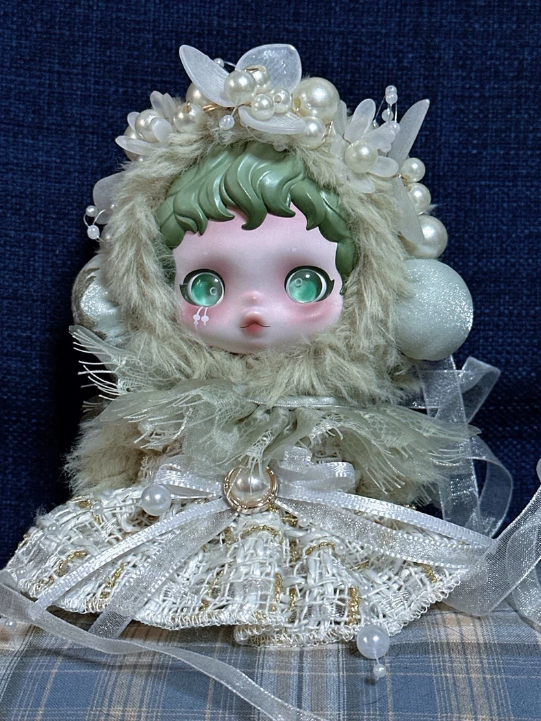 Luxe Skullpanda Doll Outfit: Lace, Fur & Pearls in Elegant White & Gold - Image 3