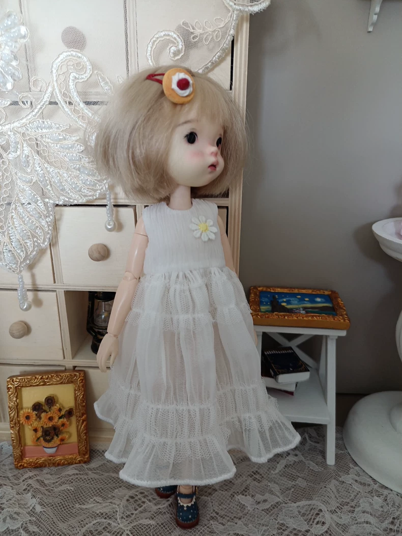 Elegant White Floral BLYTHE Doll Dress with Ruffles & Blue Shoes – Premium Quality for Dynamic Posing - Image 7