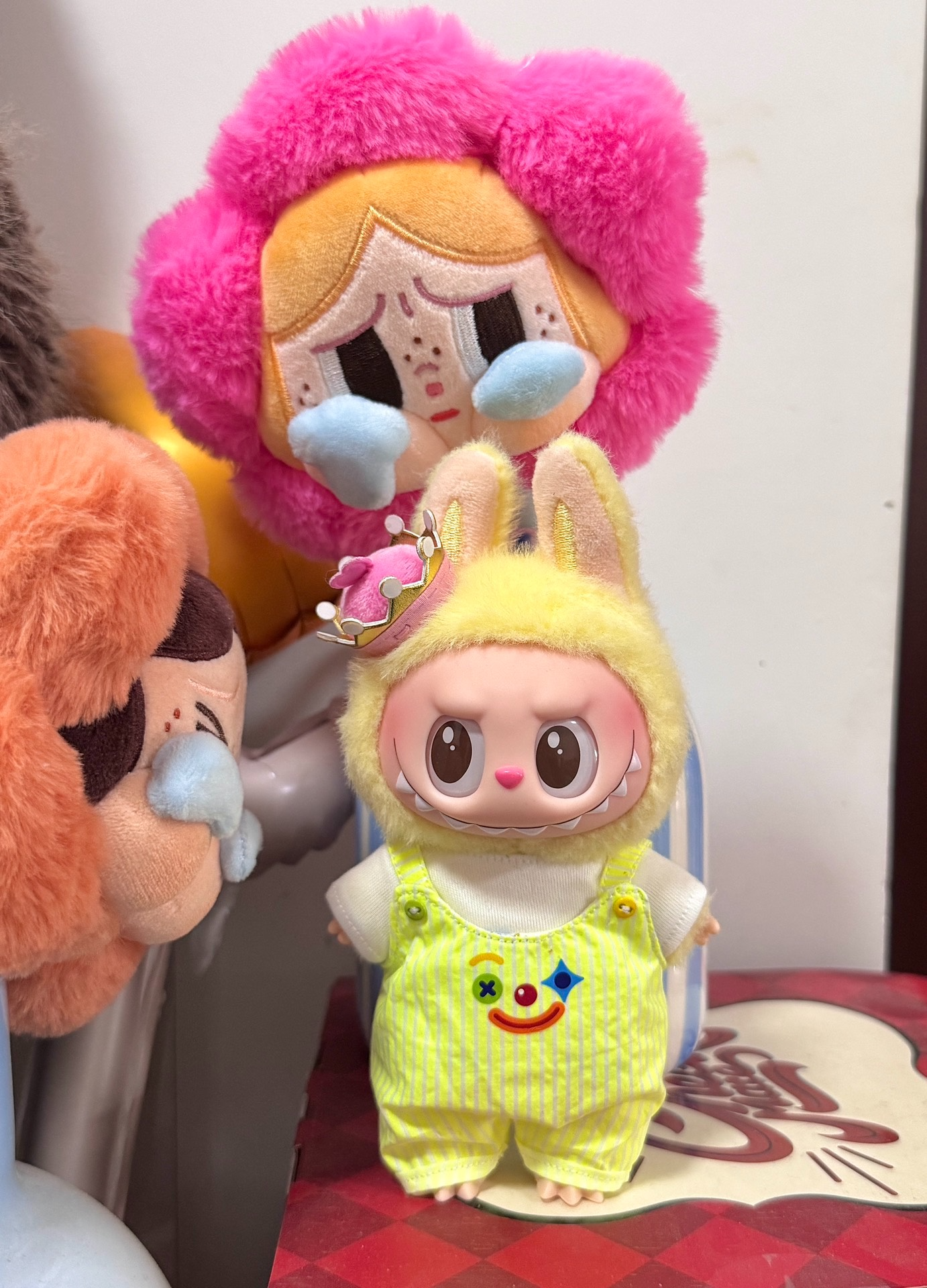 Vibrant Labubu Outfit: Fluorescent Green Overalls & White Tee for 17cm Dolls - Image 2