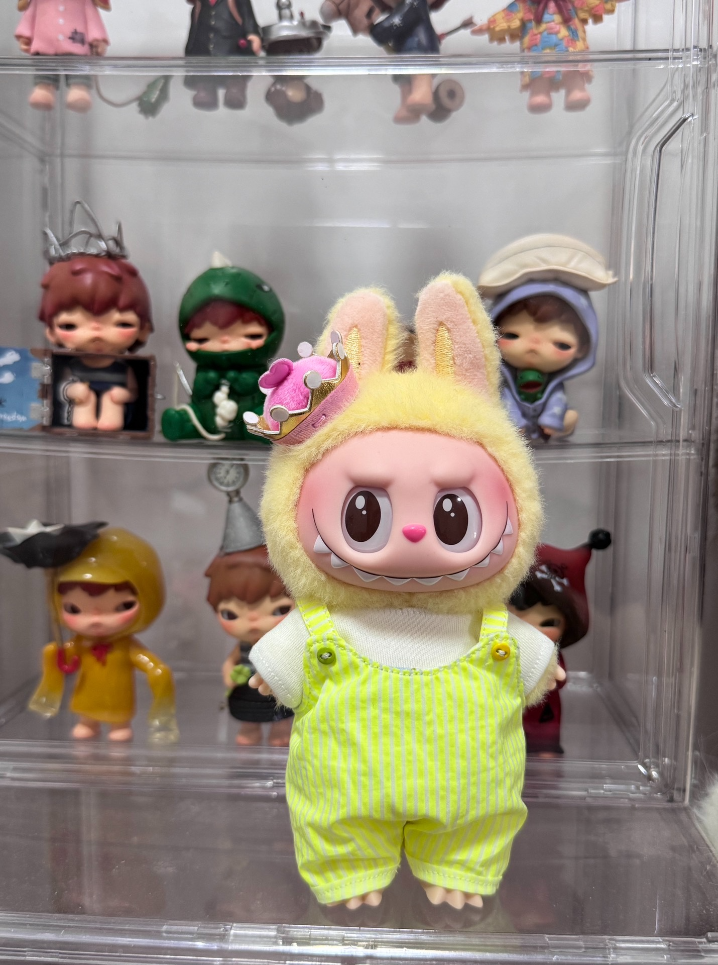 Vibrant Labubu Outfit: Fluorescent Green Overalls & White Tee for 17cm Dolls - Image 3