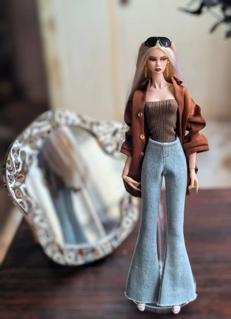 Chic Hong Kong-Inspired BJD 1/6 Outfit: Silk Blouse, Denim Flares & Accessories for Barbie & More – Limited Edition! - Image 1