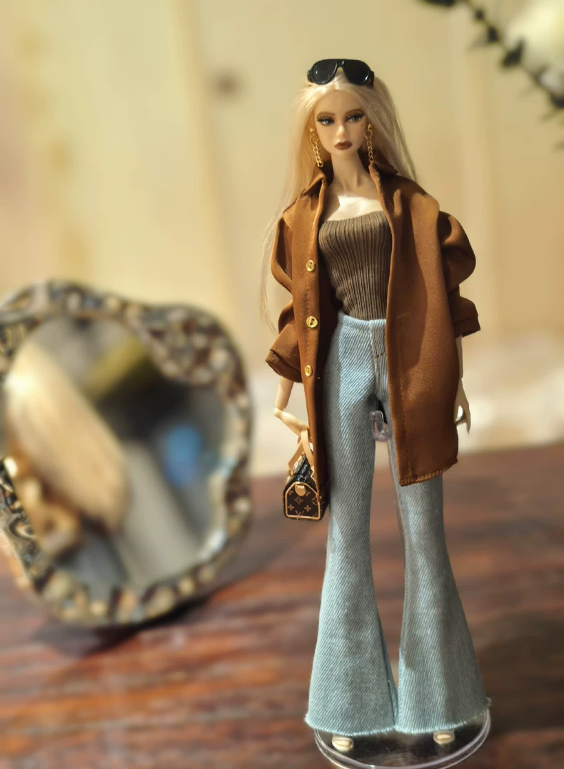 Chic Hong Kong-Inspired BJD 1/6 Outfit: Silk Blouse, Denim Flares & Accessories for Barbie & More – Limited Edition! - Image 5