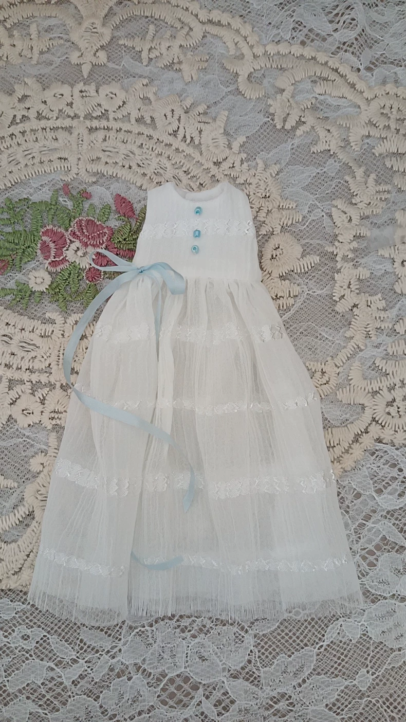 Elegant White Lace Blythe Doll Dress with Bow – Timeless & Playful Outfit for Collectors - Image 9