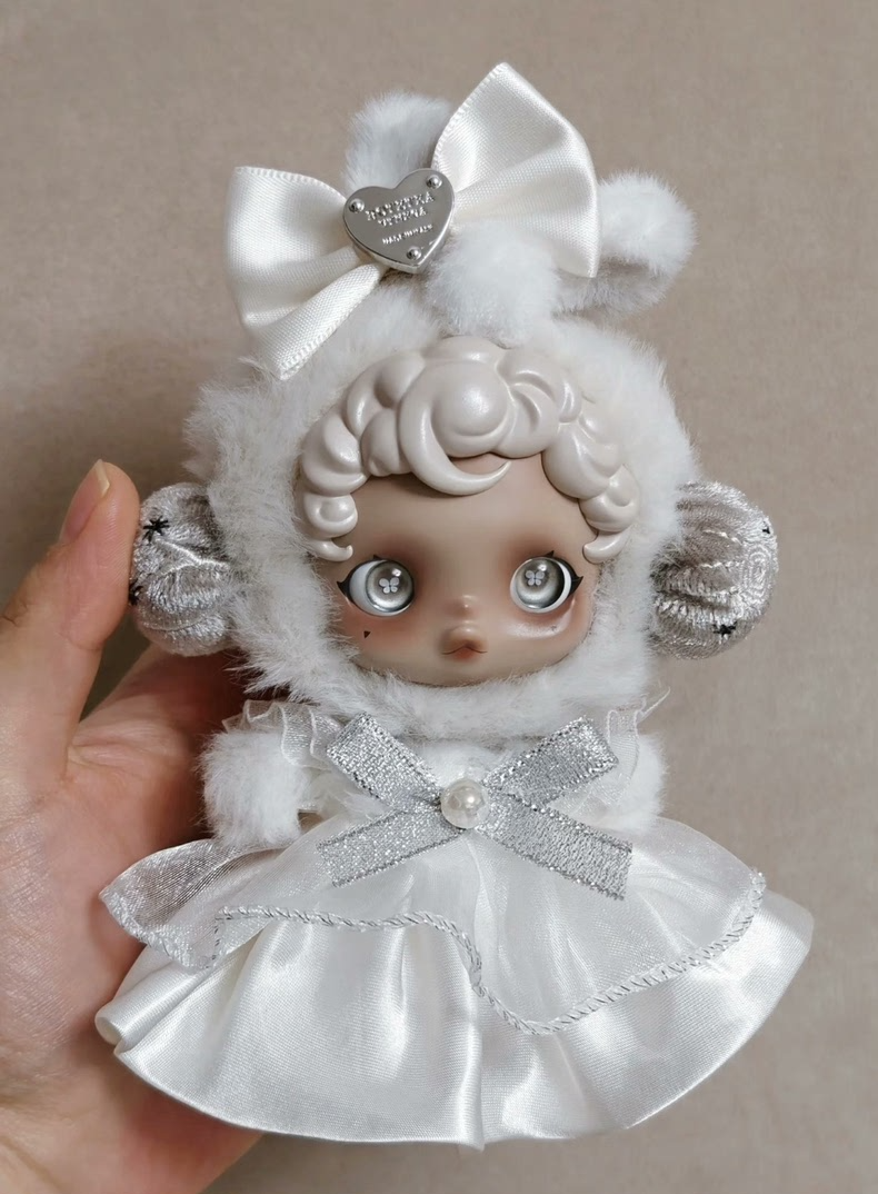 Elegant Skullpanda Doll Outfit: Winter Charm & Sophistication - Image 5