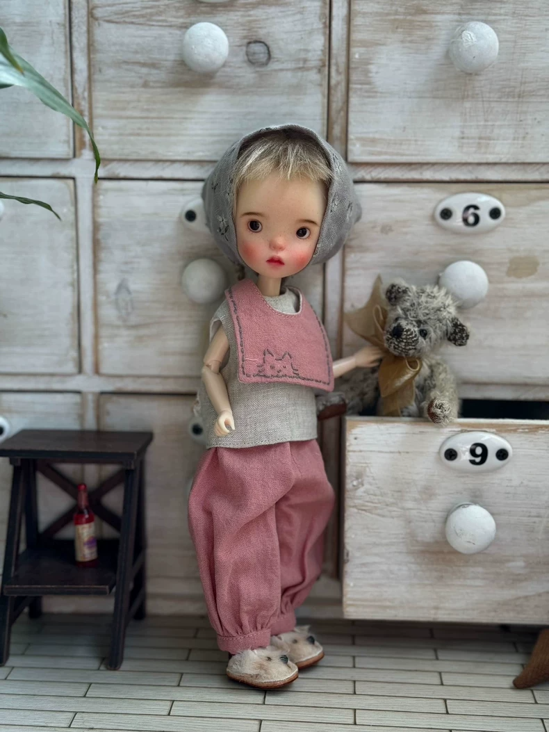 Vintage Charm Blythe Doll Outfit – French-Inspired Linen Set with Embroidered Collar & Flared Pants - Image 1