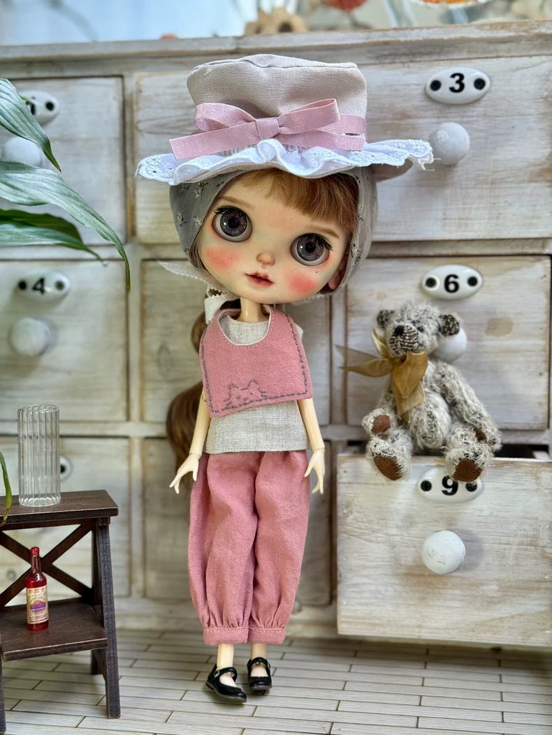 Vintage Charm Blythe Doll Outfit – French-Inspired Linen Set with Embroidered Collar & Flared Pants - Image 2