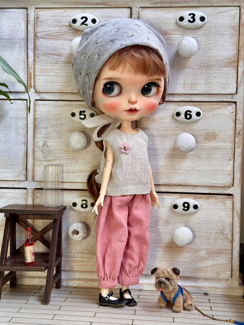 Vintage Charm Blythe Doll Outfit – French-Inspired Linen Set with Embroidered Collar & Flared Pants - Image 3