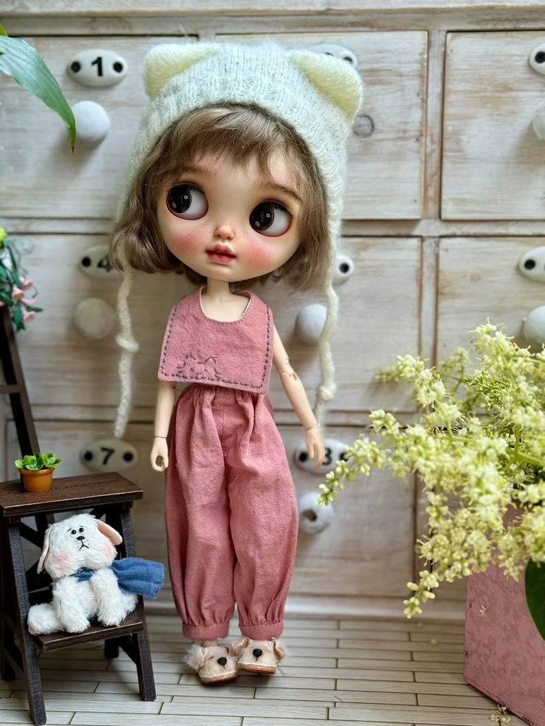 Vintage Charm Blythe Doll Outfit – French-Inspired Linen Set with Embroidered Collar & Flared Pants - Image 4