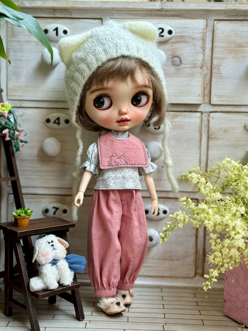 Vintage Charm Blythe Doll Outfit – French-Inspired Linen Set with Embroidered Collar & Flared Pants - Image 7