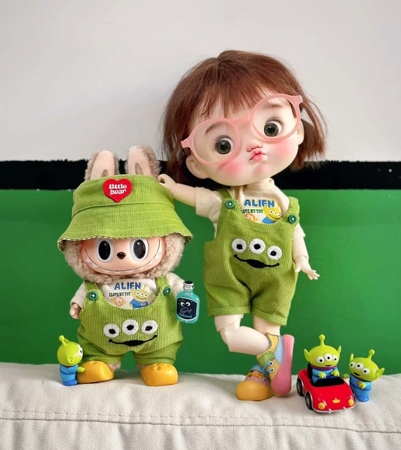 Charming LABUBU Doll Outfit Set: Green Corduroy Hat, Shirt & Overalls for 17cm Dolls – Handmade & Whimsical - Image 1