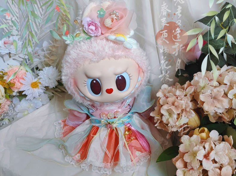 Vintage Hanfu Labubu Doll Outfit – Summer Elegance with Floral Details & Adjustable Fit - Image 2