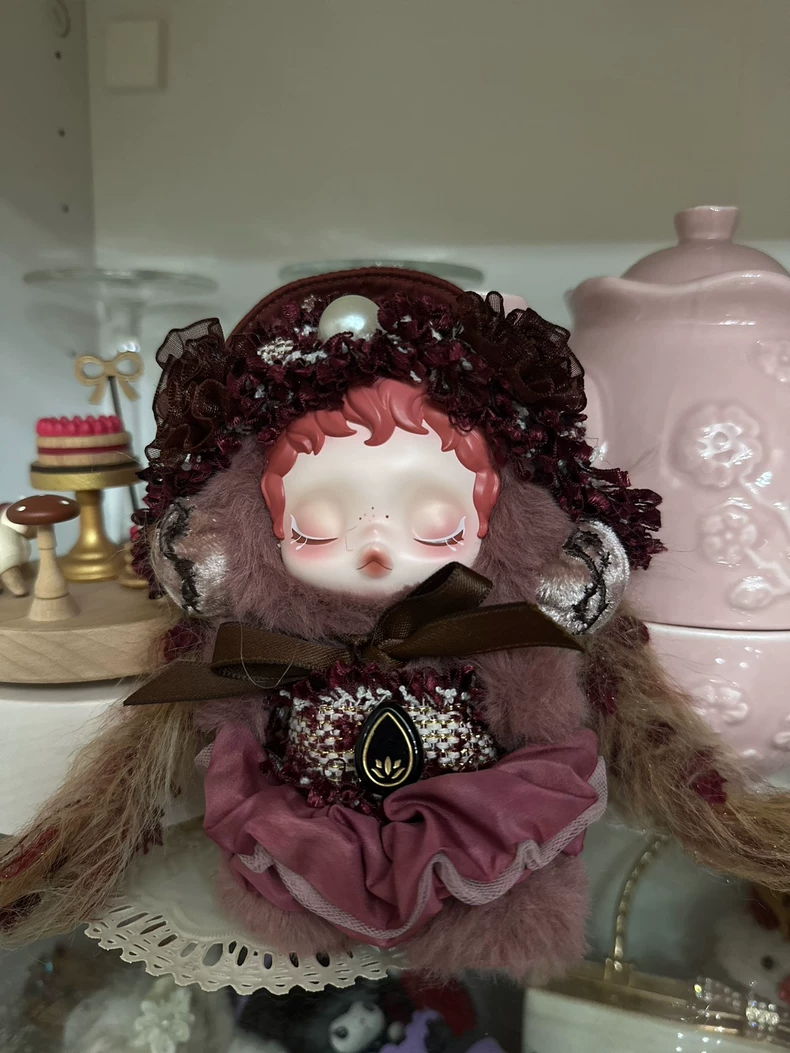 Vintage Skullpanda Outfit: Handcrafted Burgundy Elegance with Beadwork & Fur - Image 3