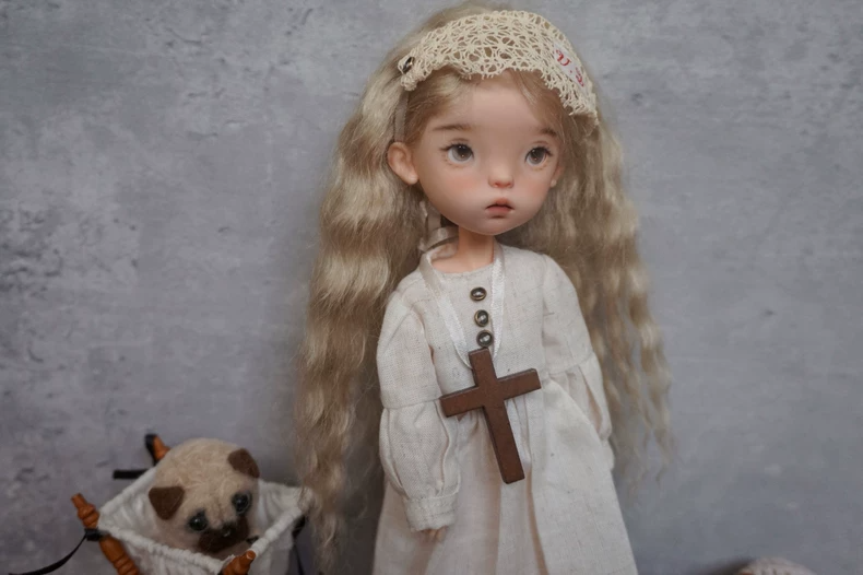 Vintage Blythe Doll Outfit: Lace-Detailed Linen Dress with Retro Accessories for BJD & Collectors - Image 2