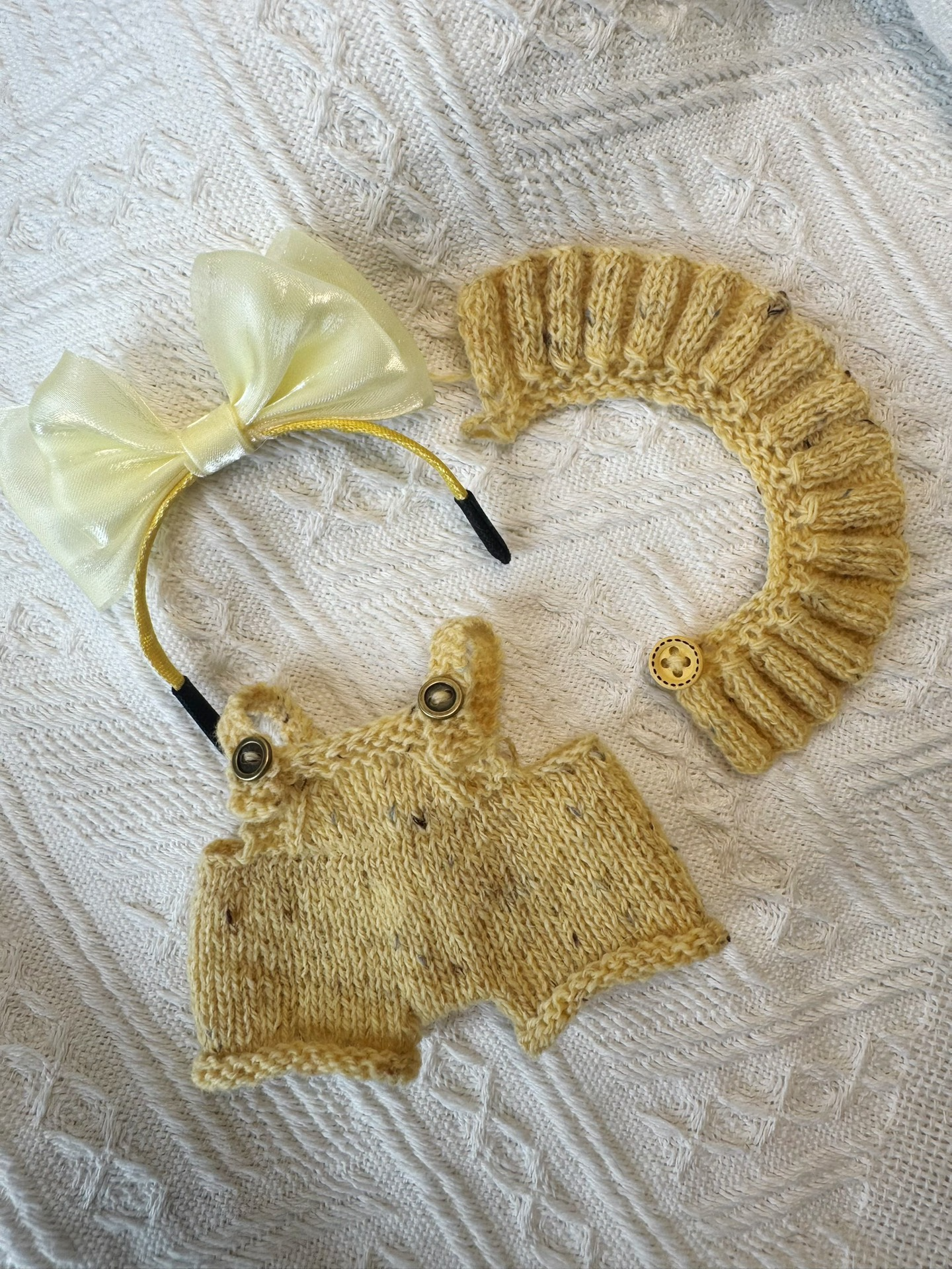 Handmade Labubu Doll Outfit: Knitted Overalls & Sheer Bow Headband in Sunny Yellow & Beige - Image 2