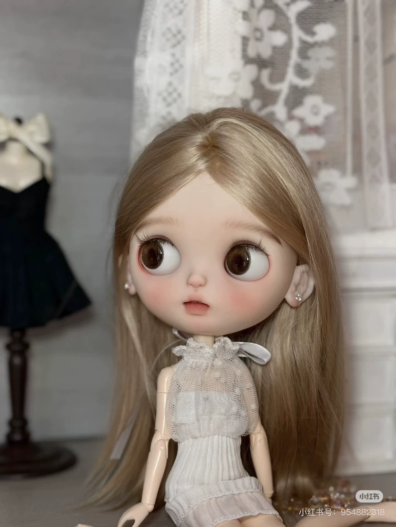 BLYTHE Doll Outfit Vintage Lace Handmade Sleeveless Blouse & Pleated Skirt Set Collectible Display - Image 1
