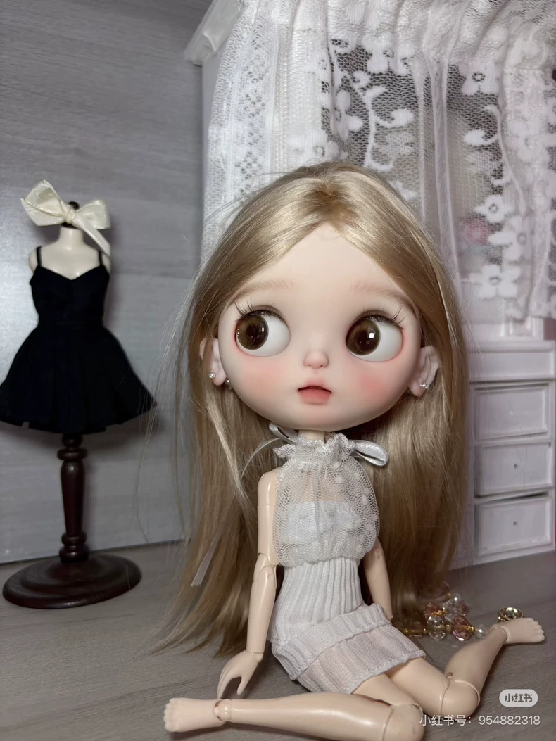 BLYTHE Doll Outfit Vintage Lace Handmade Sleeveless Blouse & Pleated Skirt Set Collectible Display - Image 3
