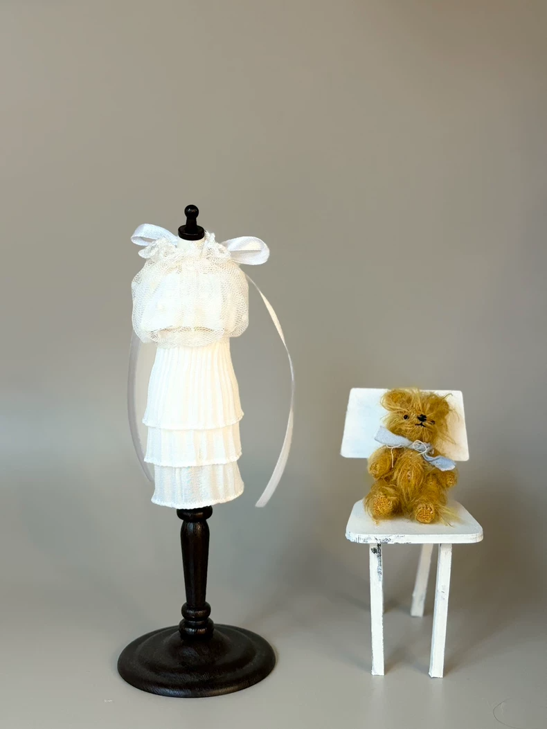 BLYTHE Doll Outfit Vintage Lace Handmade Sleeveless Blouse & Pleated Skirt Set Collectible Display - Image 4