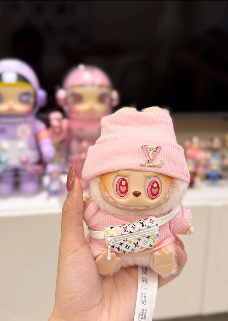 LABUBU Doll Outfit: Cozy Pink Hat, Snug Sweater & Mini Bag – Playful Elegance for Collectible Dolls - Image 2