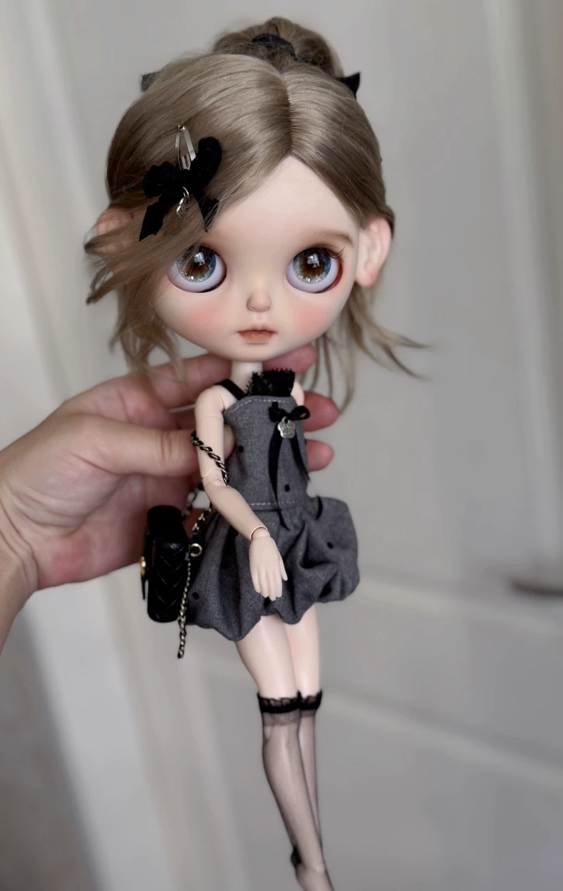Elegant Grey Polka Dot Blythe Doll Dress with Black Lace Socks & Silk Hair Clip for BJD Collectors - Image 1