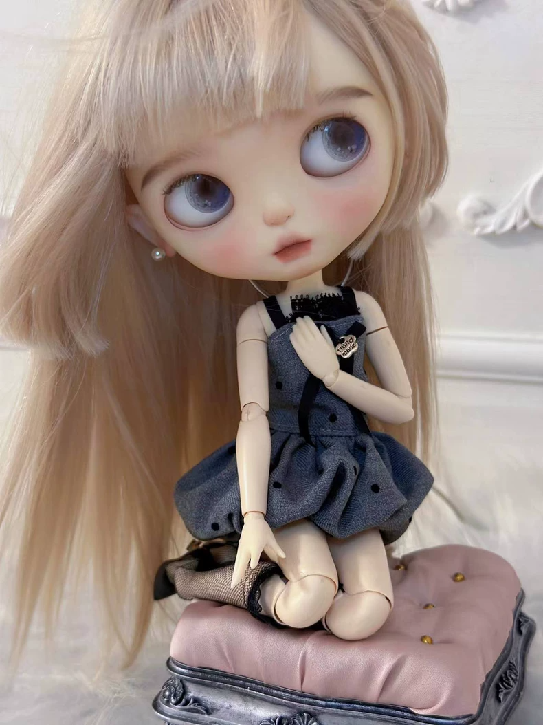 Elegant Grey Polka Dot Blythe Doll Dress with Black Lace Socks & Silk Hair Clip for BJD Collectors - Image 8