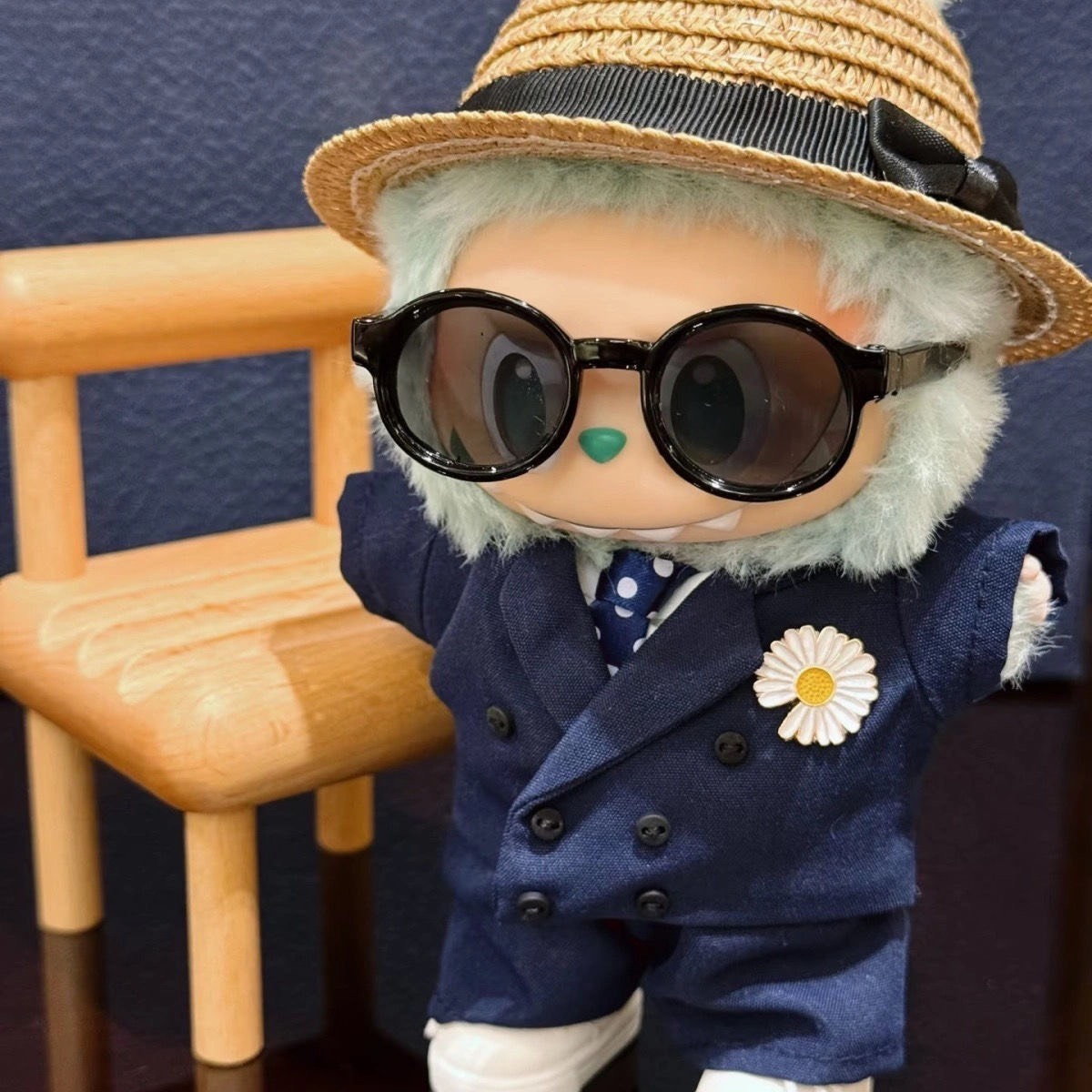 Stylish LABUBU Doll Outfit: Black & Blue Suit Set with Hat & Daisy Brooch for 17cm Dolls - Image 1
