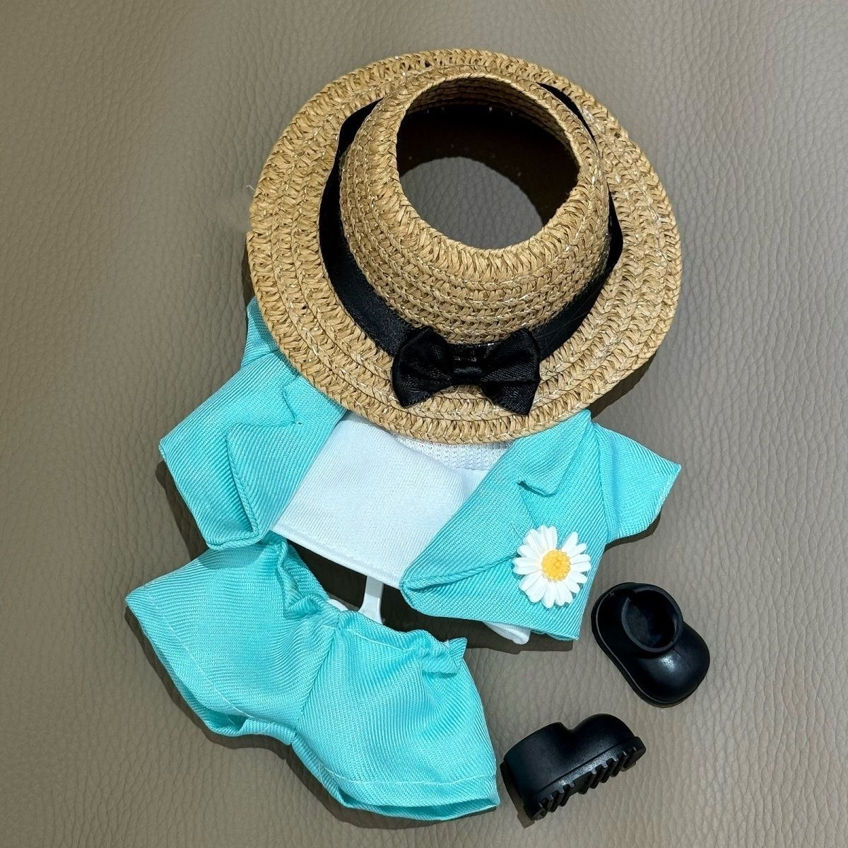 Stylish LABUBU Doll Outfit: Black & Blue Suit Set with Hat & Daisy Brooch for 17cm Dolls - Image 6