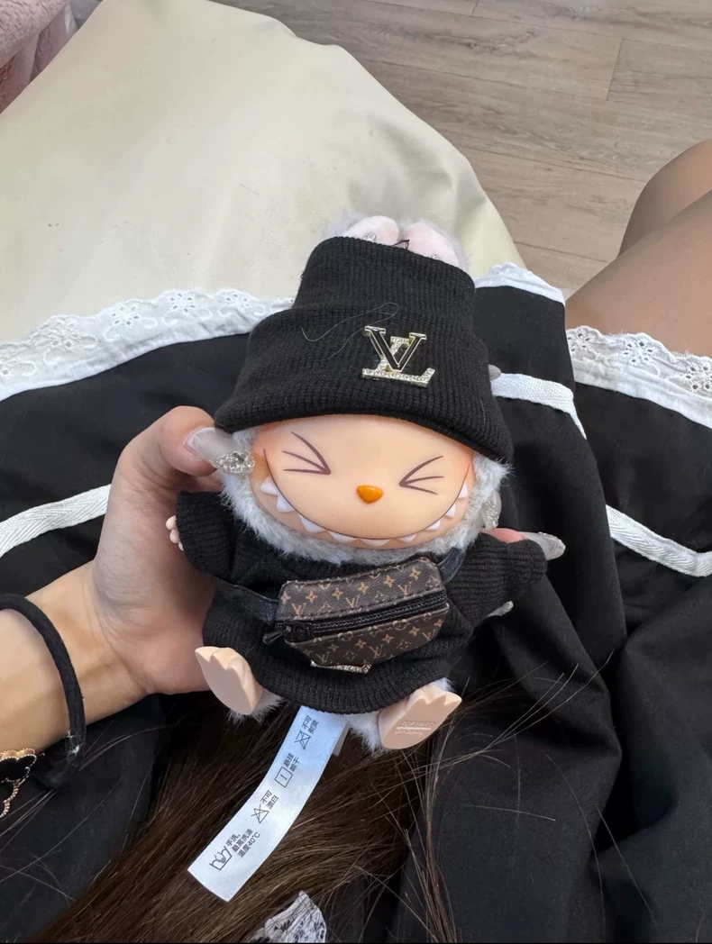 LABUBU Doll Outfit: Cozy Pink Hat, Snug Sweater & Mini Bag – Playful Elegance for Collectible Dolls - Image 4