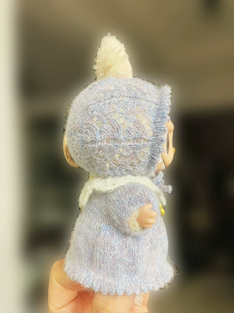 Charming Labubu Doll Outfit: Soft Wool, Reversible Design & Customizable Style for Collectibles - Image 2