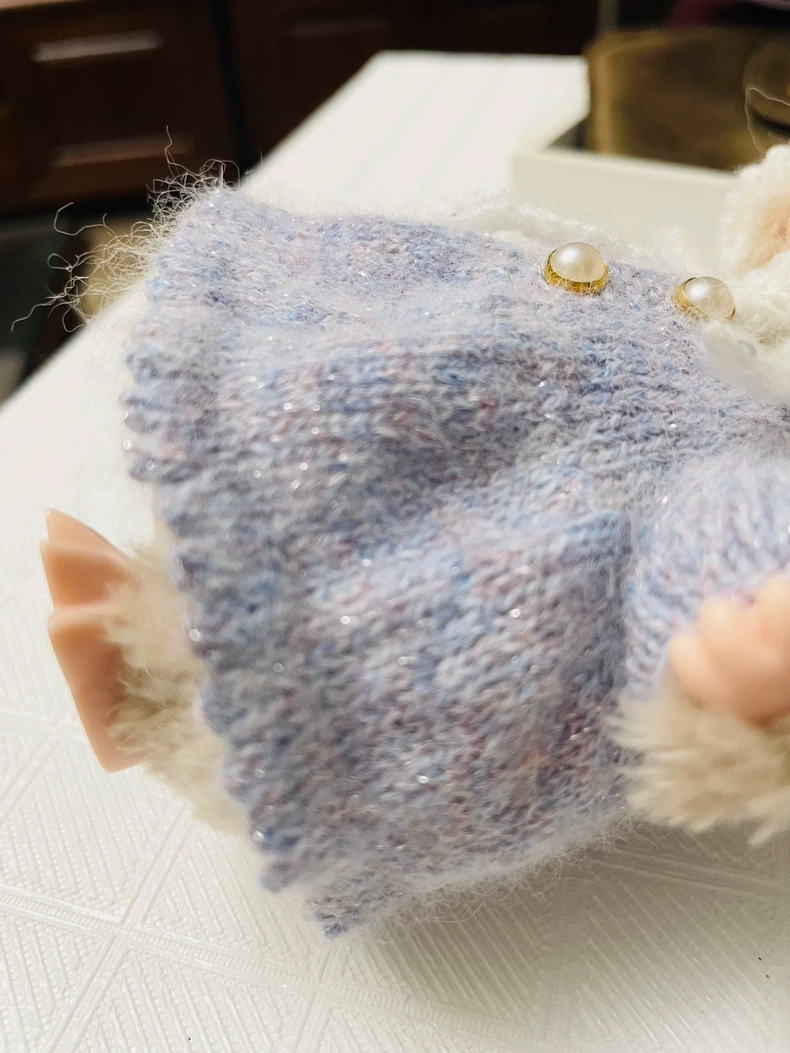 Charming Labubu Doll Outfit: Soft Wool, Reversible Design & Customizable Style for Collectibles - Image 6