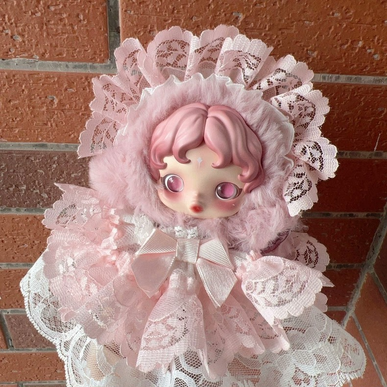 Elegant Pink Lace Dress Set for Skullpanda Dolls – Delicate 2nd Gen Outfit with Hair Accessory - Image 1