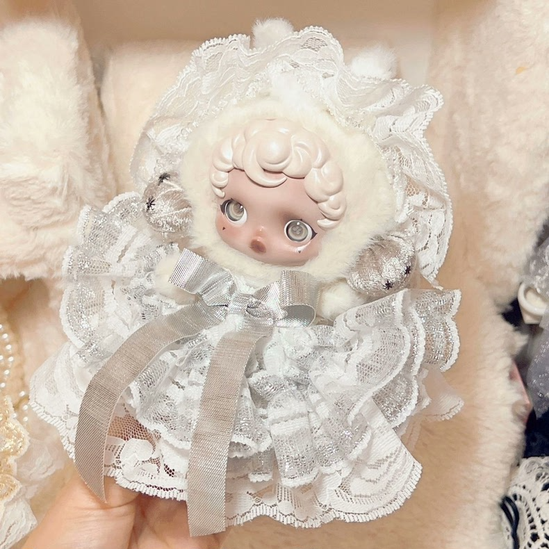Elegant Skullpanda Doll Outfit: Lace & Plush Luxury for 10-15cm Collectible Dolls - Image 1