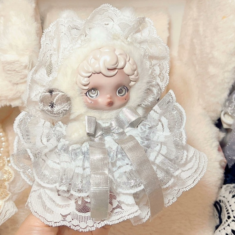 Elegant Skullpanda Doll Outfit: Lace & Plush Luxury for 10-15cm Collectible Dolls - Image 2