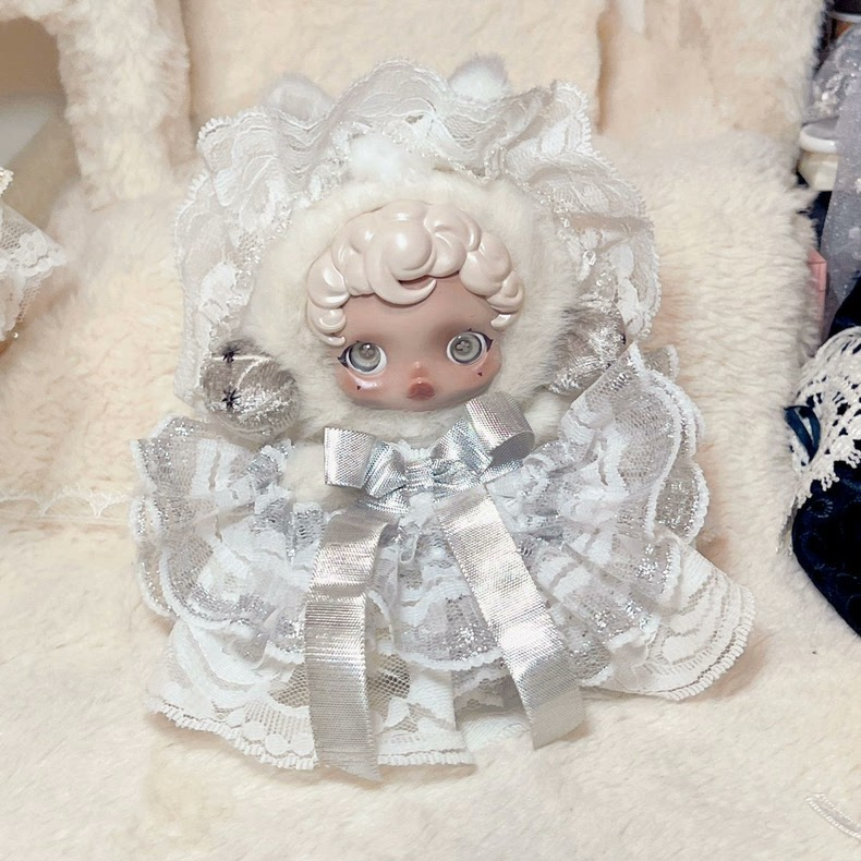 Elegant Skullpanda Doll Outfit: Lace & Plush Luxury for 10-15cm Collectible Dolls - Image 3
