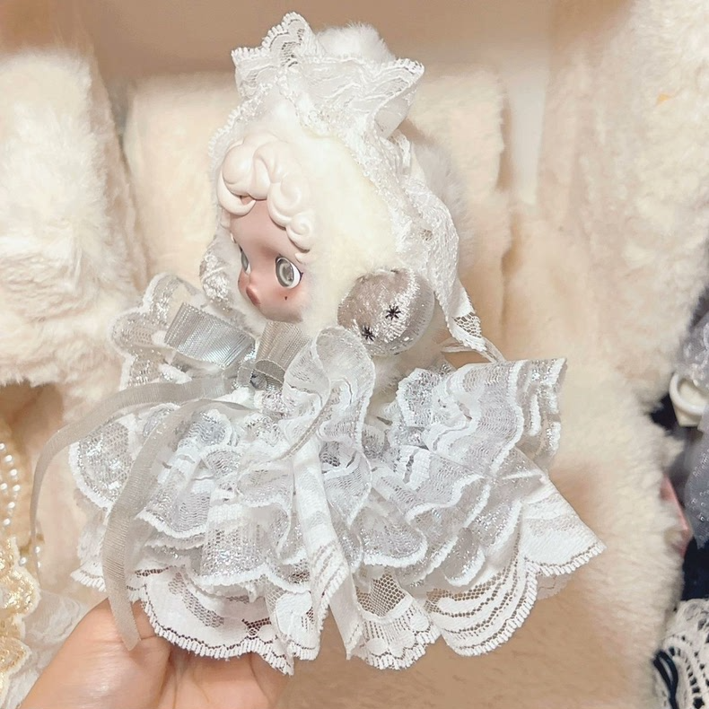 Elegant Skullpanda Doll Outfit: Lace & Plush Luxury for 10-15cm Collectible Dolls - Image 4