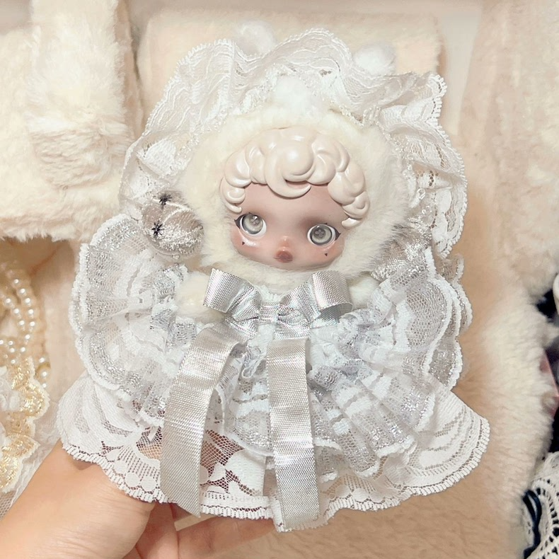 Elegant Skullpanda Doll Outfit: Lace & Plush Luxury for 10-15cm Collectible Dolls - Image 5