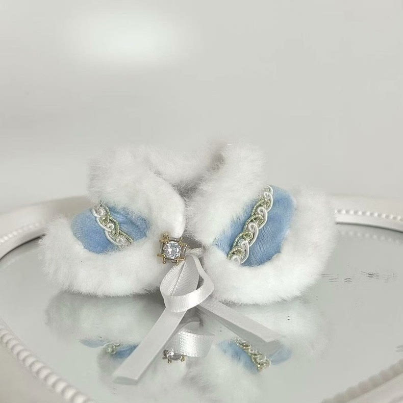 Cozy Winter Skullpanda Doll Outfit – Plush Snowflake Coat, Earmuffs & Boots Set - Image 2