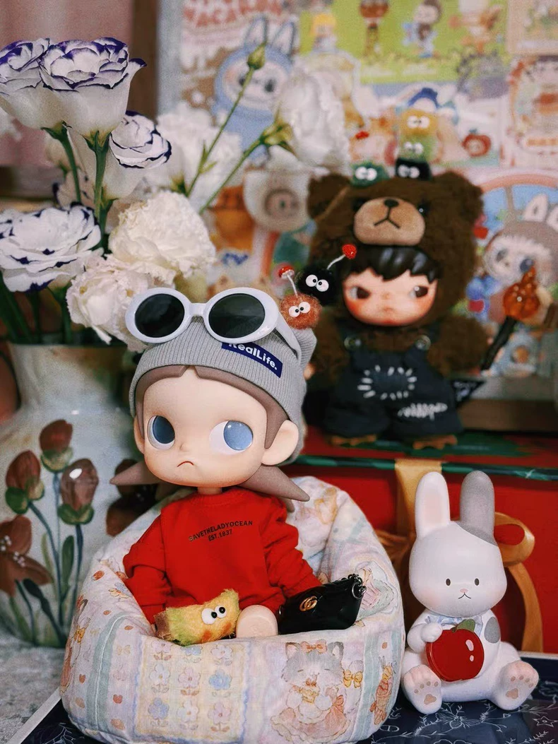 Zsiga BJD 1/8 Trendy Red Outfit: Stylish Doll Clothes with Accessories & Plush Toy - Image 1