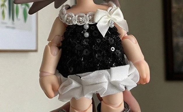 Elegant Black & White BJD Doll Outfit with Sunglasses & Handbag for 1/8 Scale Dolls - Premium Collectible Fashion Set - Image 3