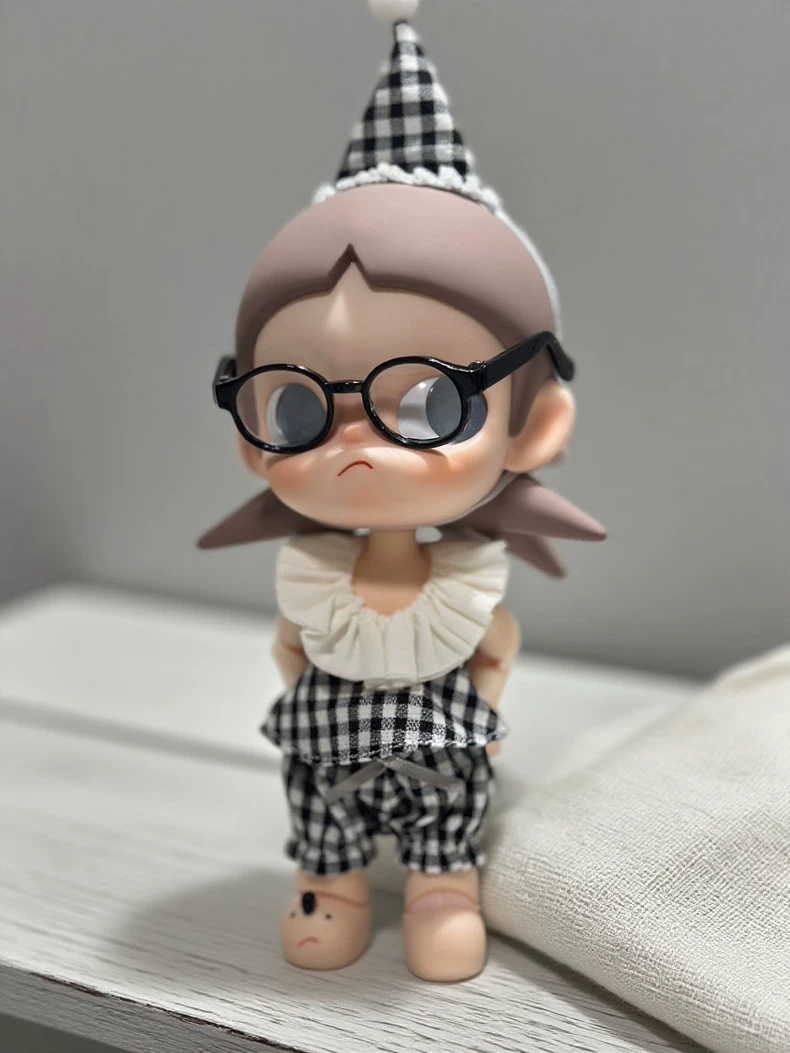 Zsiga BJD 1/8 Doll Outfit: Plaid Hat, Ruffled Top & Scarf – Premium Quality & Versatile Style - Image 1