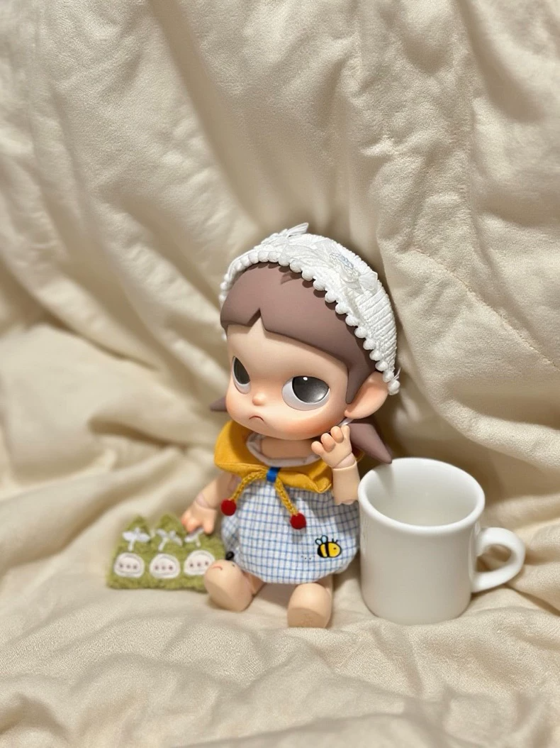 Vintage Zsiga BJD Doll Outfit: Blue Checkered Skirt with Bee Motifs & Yellow Bow - Image 3
