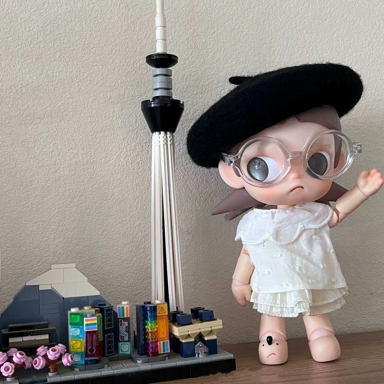 Zsiga BJD 1/8 Elegant Outfit: Hat, Blouse, Skirt & Glasses – Premium Doll Attire for Collectors - Image 3