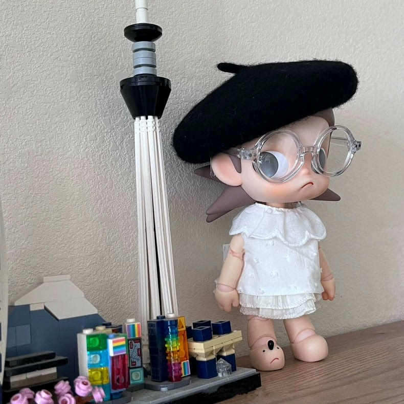 Zsiga BJD 1/8 Elegant Outfit: Hat, Blouse, Skirt & Glasses – Premium Doll Attire for Collectors - Image 4