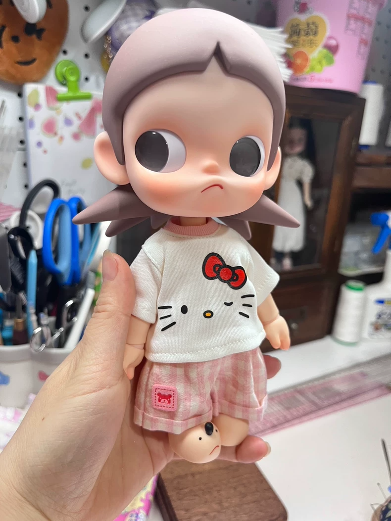 Charming Zsiga BJD 1/8 Doll Outfit: Hello Kitty T-Shirt & Plaid Shorts – Premium Collectible - Image 1