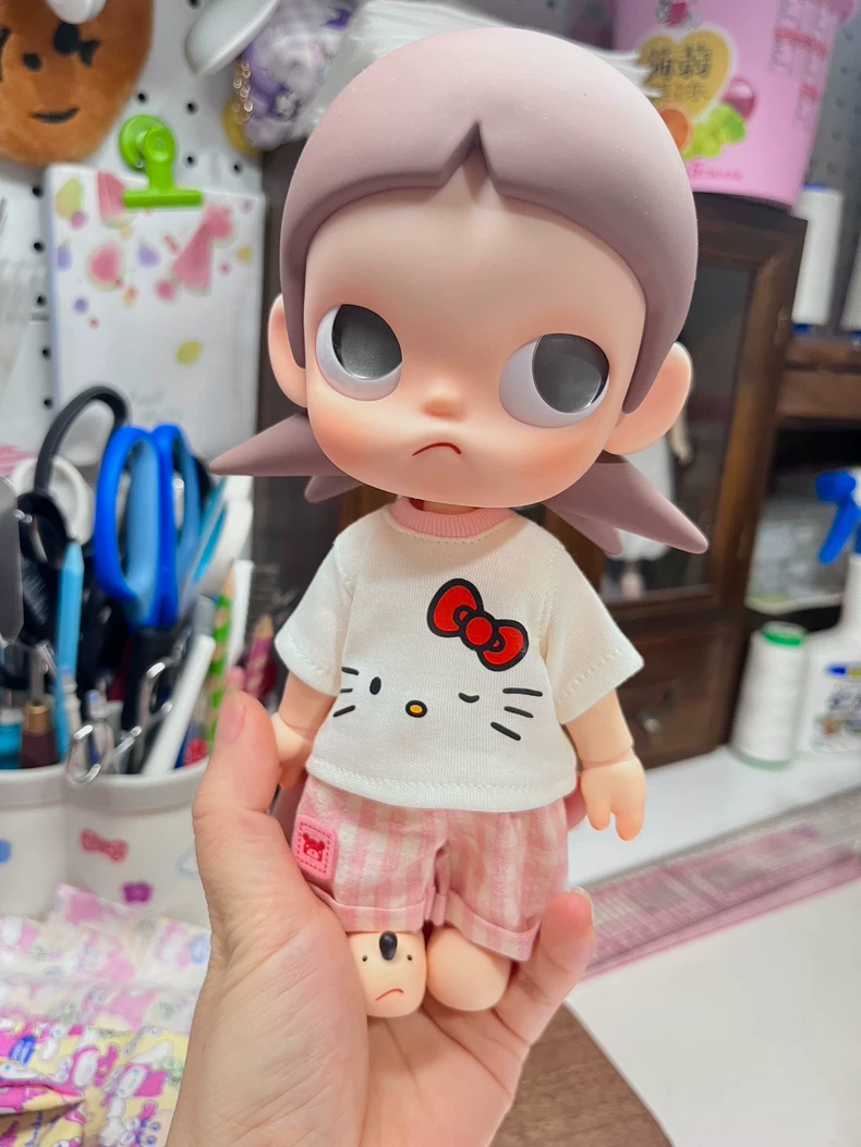 Charming Zsiga BJD 1/8 Doll Outfit: Hello Kitty T-Shirt & Plaid Shorts – Premium Collectible - Image 2