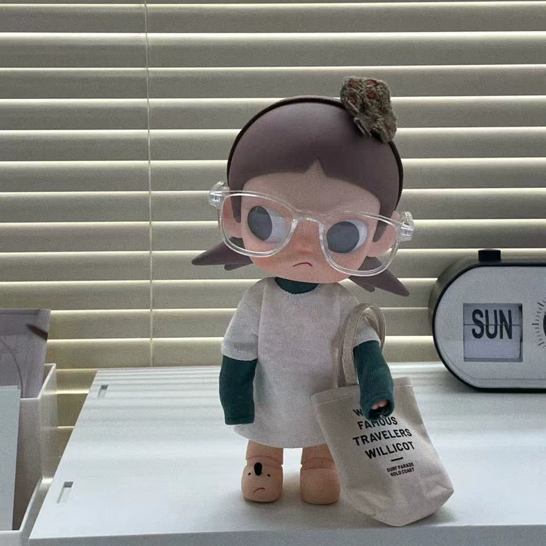 Chic Zsiga BJD 1/8 Doll Outfit Set with Bag & Glasses - Stylish Beige & Green Ensemble for Collectors - Image 1