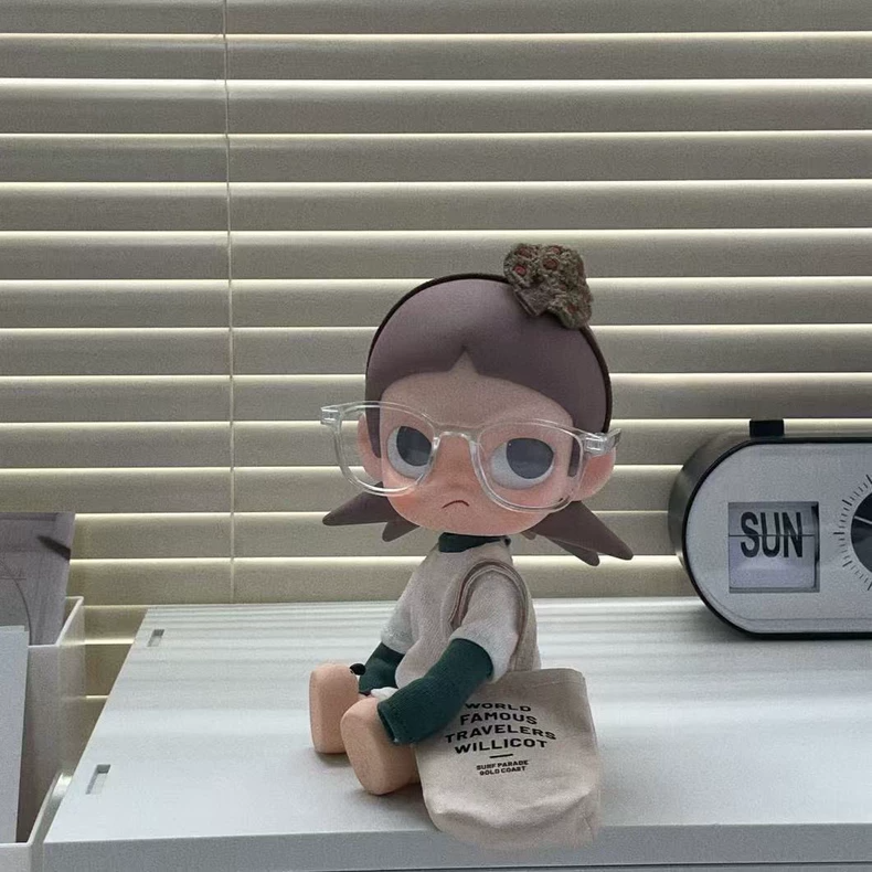 Chic Zsiga BJD 1/8 Doll Outfit Set with Bag & Glasses - Stylish Beige & Green Ensemble for Collectors - Image 2