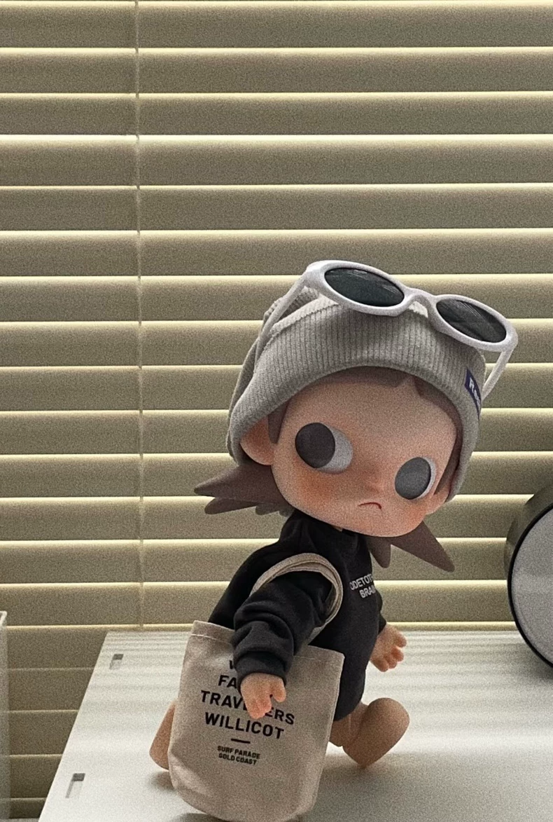 Zsiga BJD 1/8 Hoodie Set: Stylish Doll Outfit with Beanie, Sunglasses & Tote Bag - Image 3