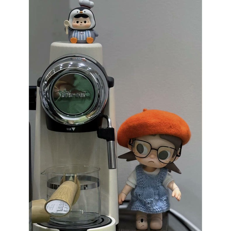 Zsiga BJD 1/8 Vibrant Orange Beret & Blue Vest Outfit Set for Collectors - Image 2